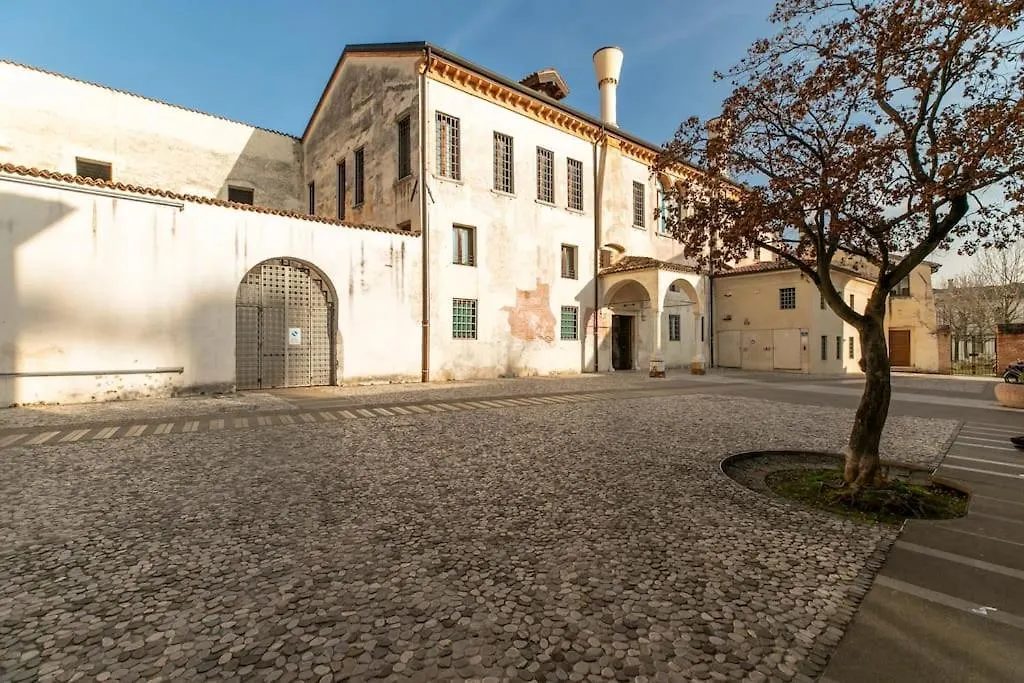 Old Town Lux Apt By Welc Treviso 0*,
